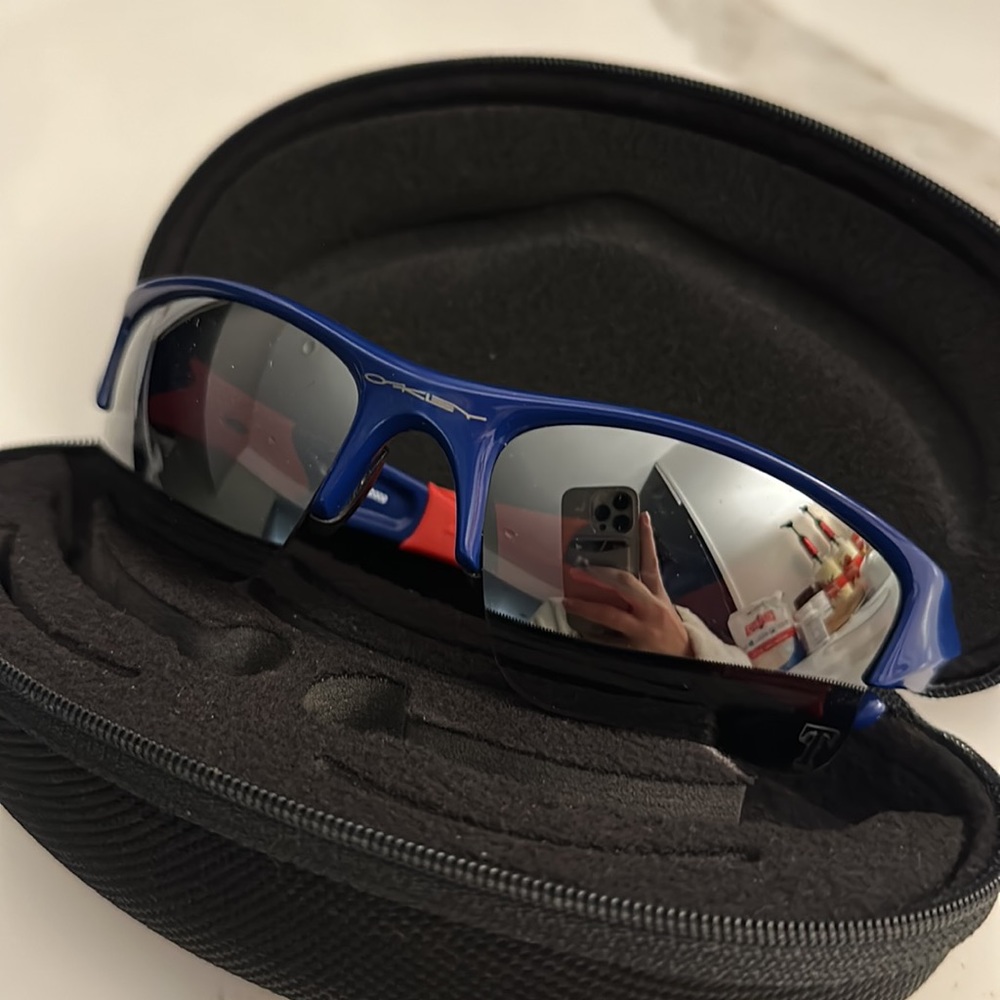Oakley - great condition with original case